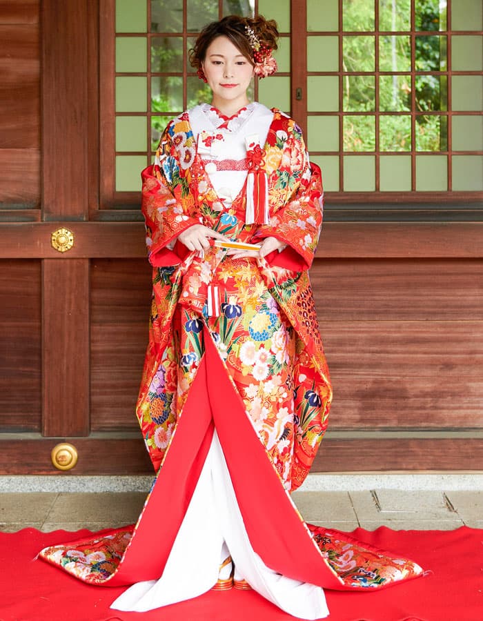 最新作を低価格で使えるプレミアム和装色打掛