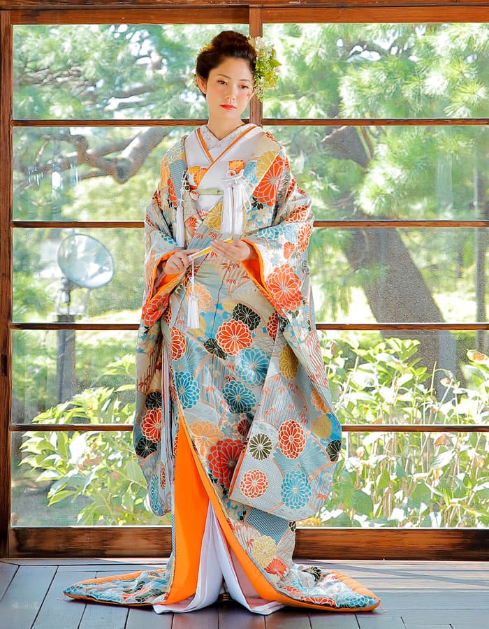 最新作を低価格で使えるプレミアム和装色打掛